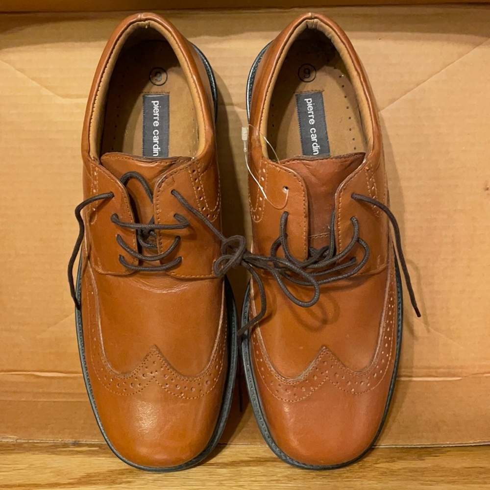 Brand new with tags. Pierre Cardin brown leather lace up oxfords